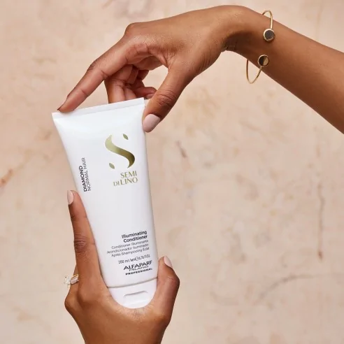 Alfaparf - Semi di Lino Diamond Illuminating Conditioner 250 ml | Coserty.com