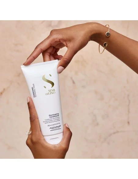 Alfaparf - Semi di Lino Diamond Illuminating Conditioner 250 ml | Coserty.com